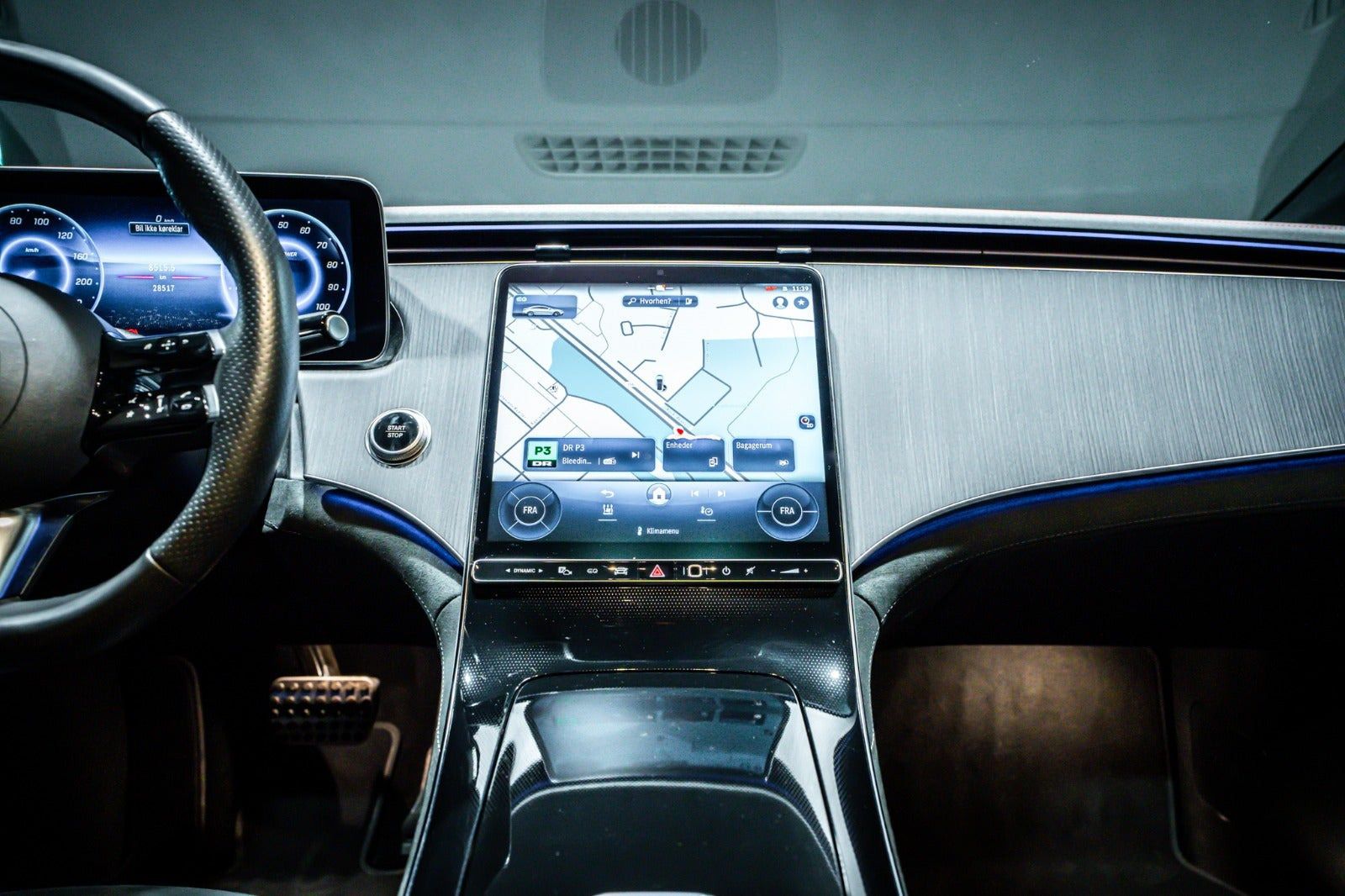 Sort Mercedes EQE350 fra 2024