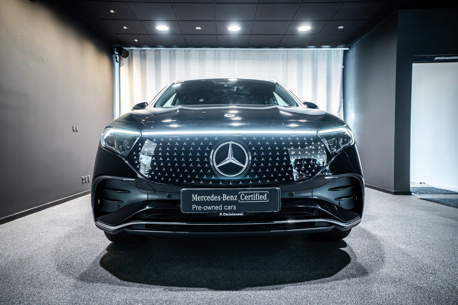 Sort Mercedes EQA350 fra 2025