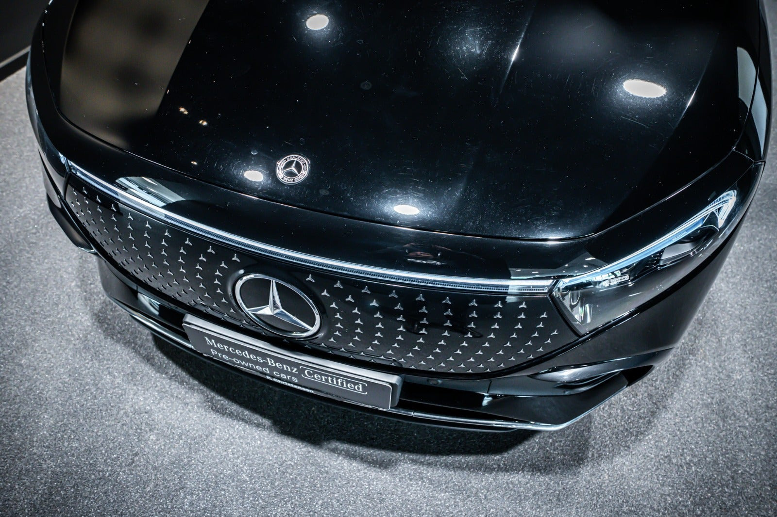 Sort Mercedes EQA350 fra 2025