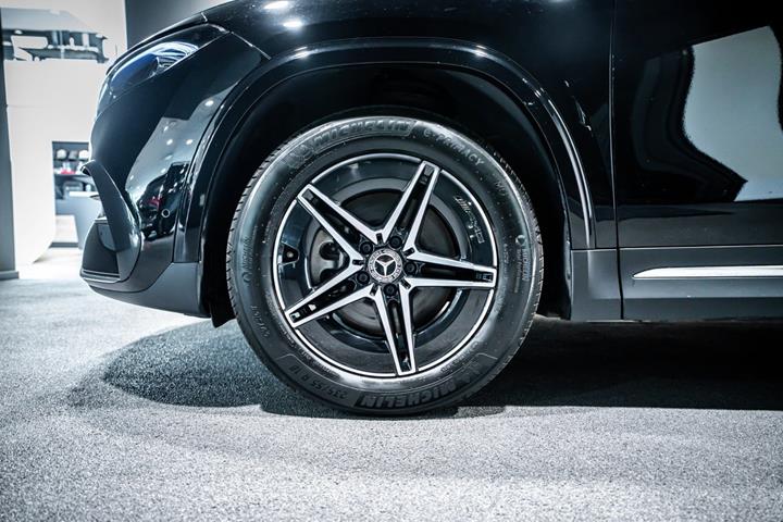 Sort Mercedes EQA350 fra 2025
