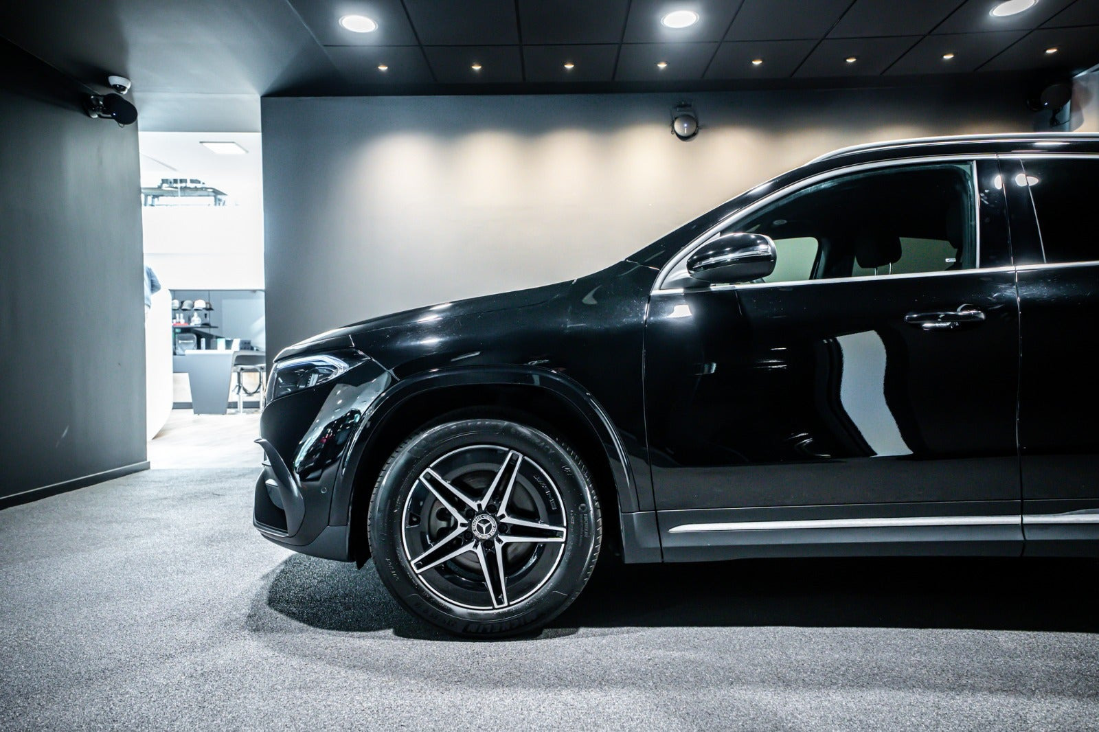 Sort Mercedes EQA350 fra 2025