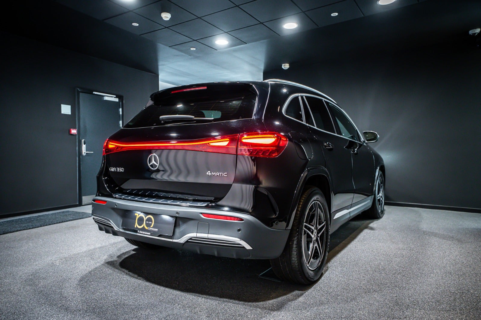 Sort Mercedes EQA350 fra 2025