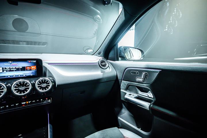 Grå Mercedes EQA250+ fra 2026