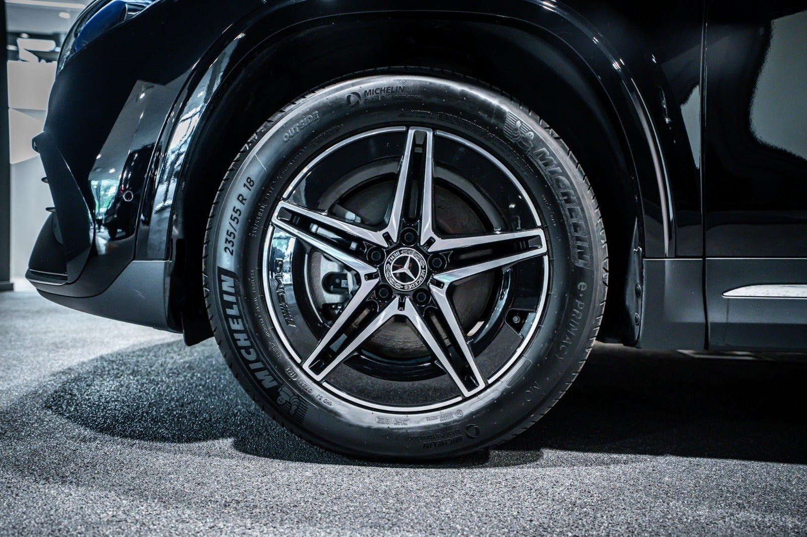 Sort Mercedes EQA350 fra 2025