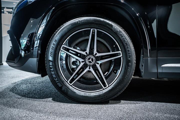 Sort Mercedes EQA350 fra 2025