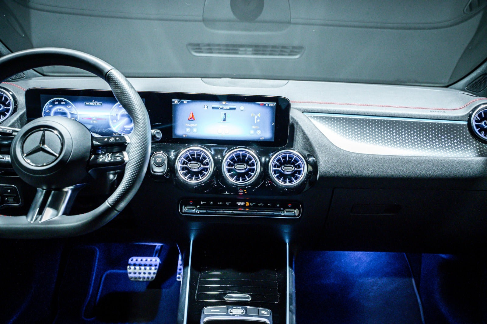 Sort Mercedes EQA350 fra 2025