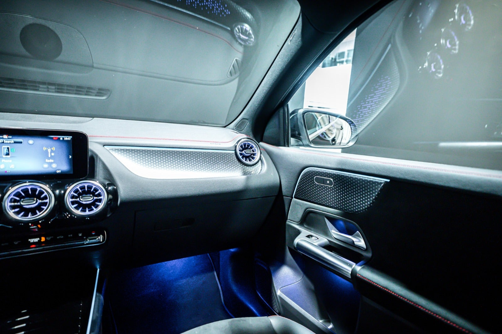Sort Mercedes EQA350 fra 2025