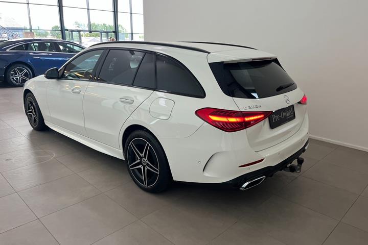 Hvid Mercedes C300 e fra 2023