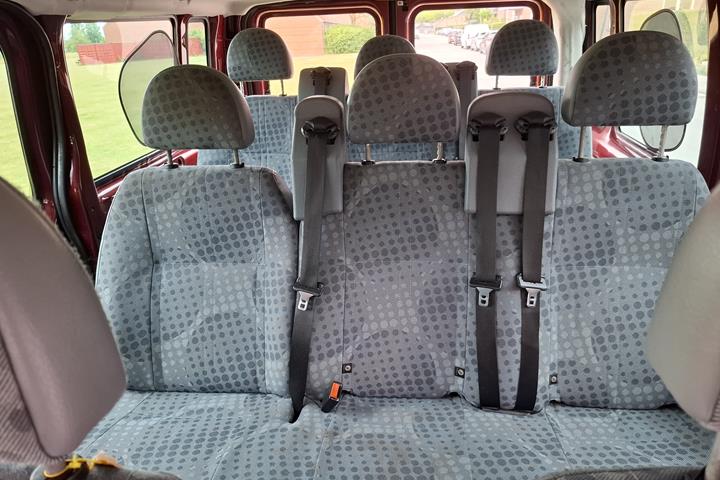 Rød Ford Transit fra 2009