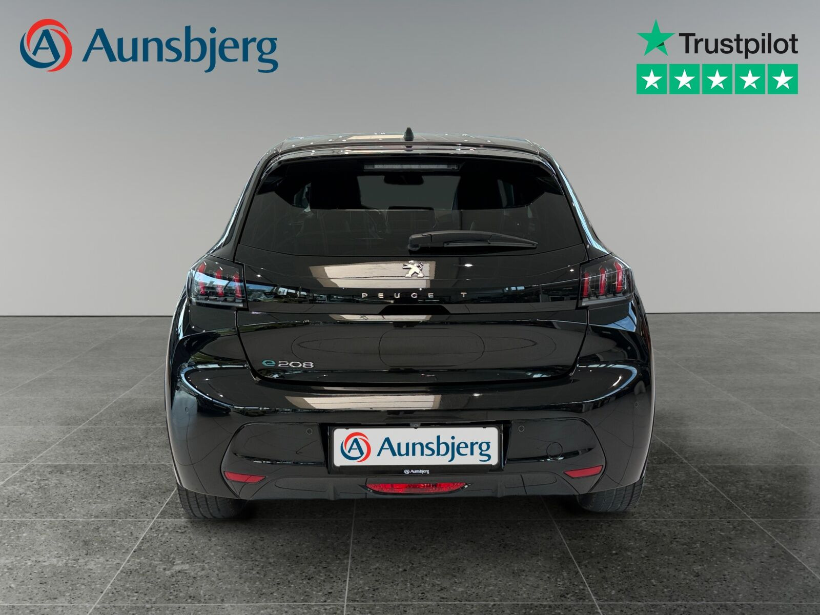 Sort Peugeot e-208 fra 2023