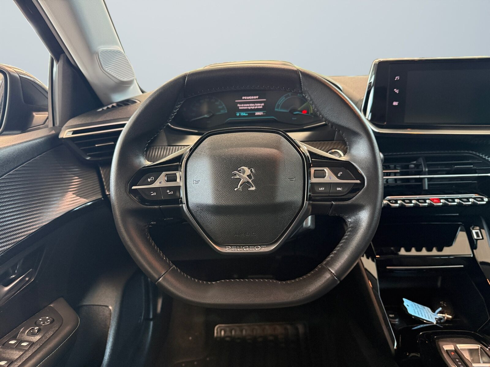 Sort Peugeot e-208 fra 2023