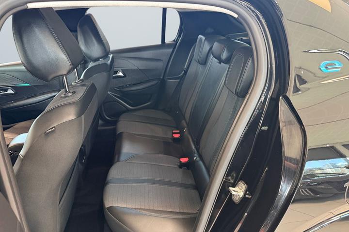 Sort Peugeot e-208 fra 2023