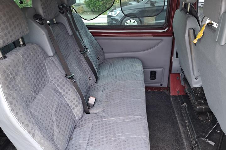 Rød Ford Transit fra 2009