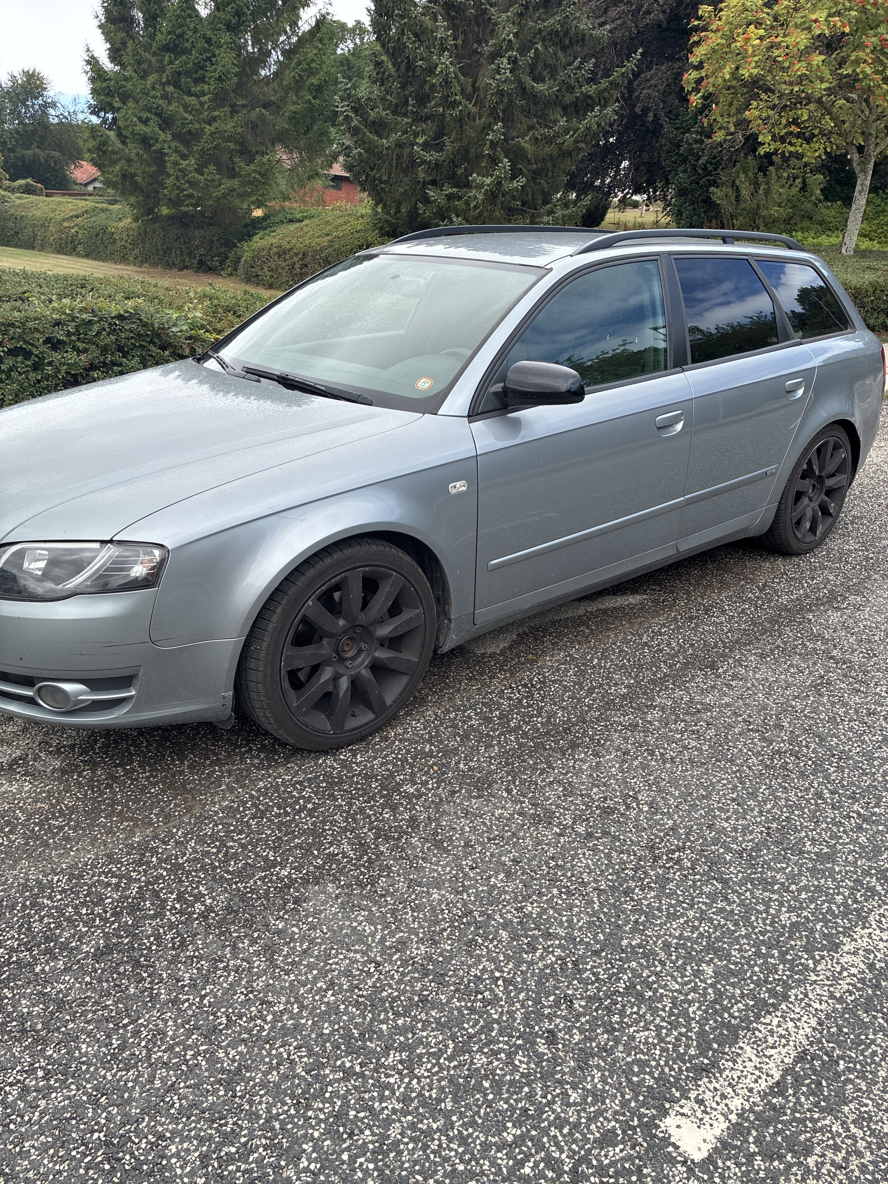 Grå Audi A4 fra 2005