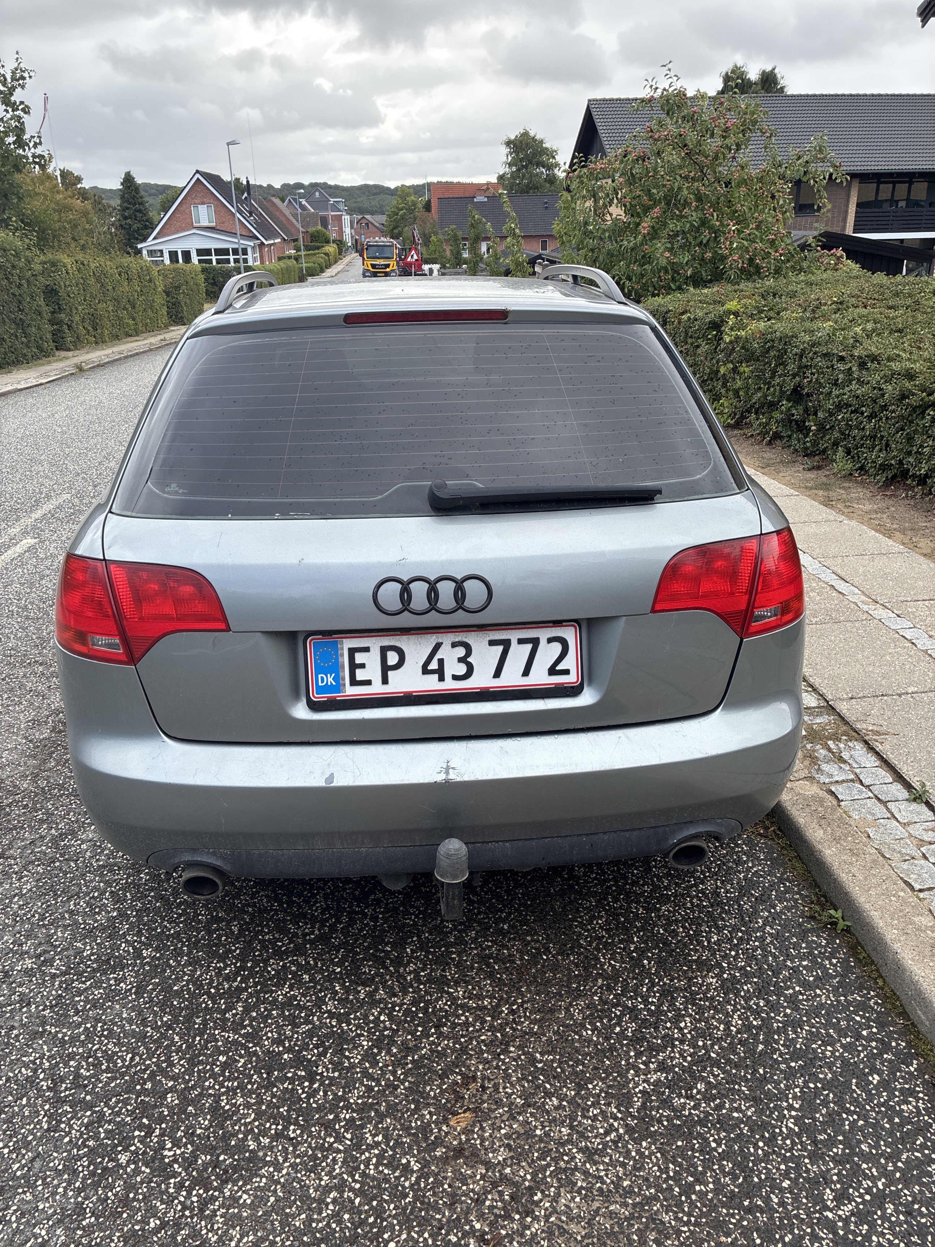Grå Audi A4 fra 2005