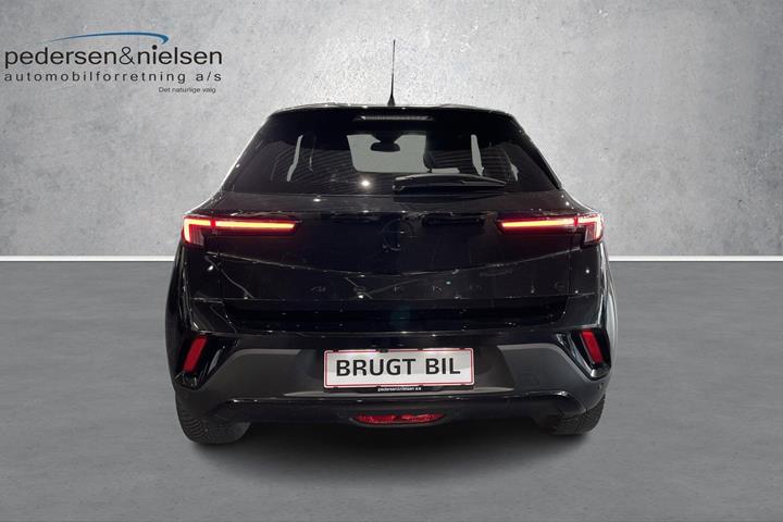 Sort Opel Mokka-e fra 2023