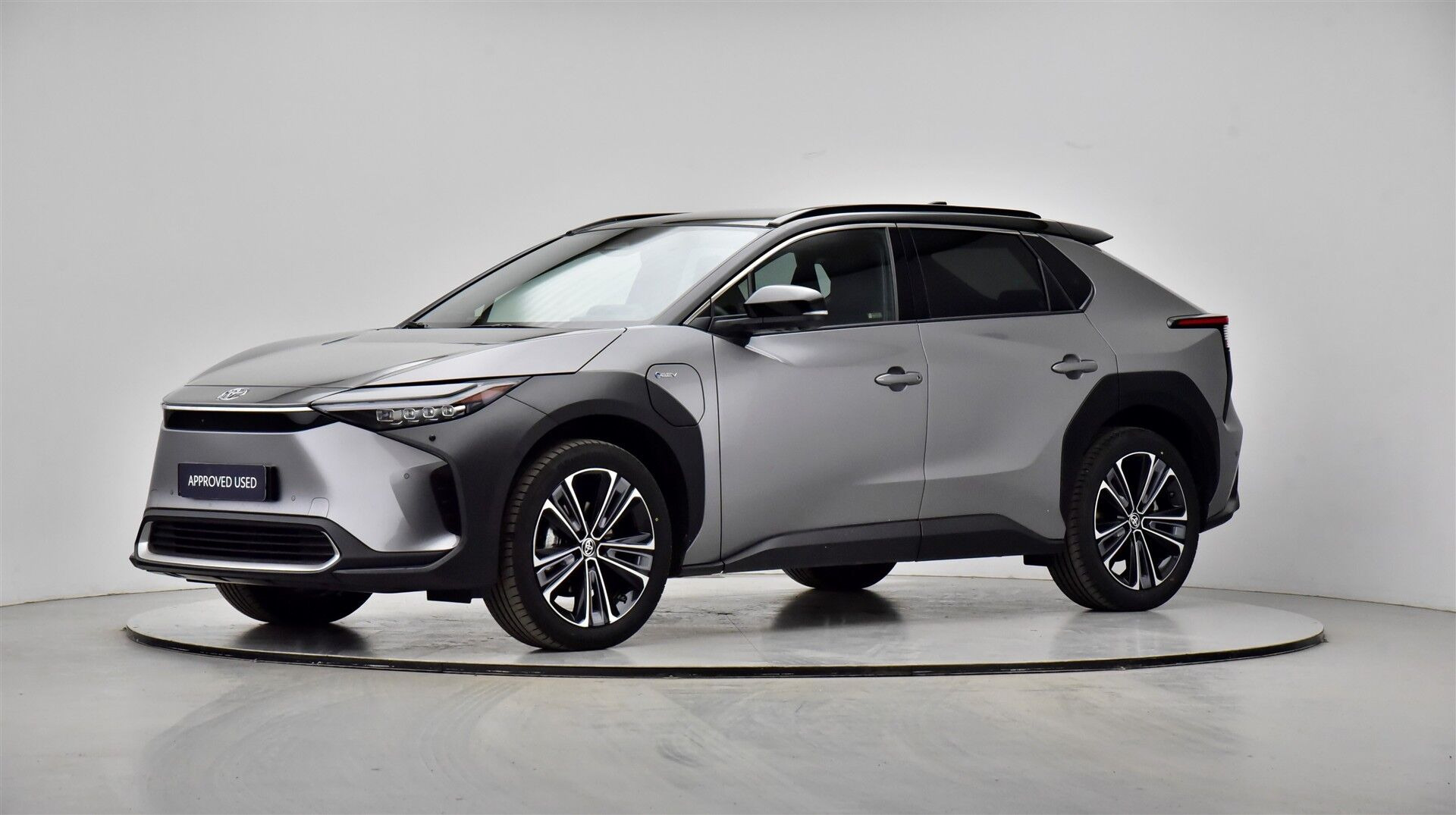 Grå Toyota BZ4X fra 2025
