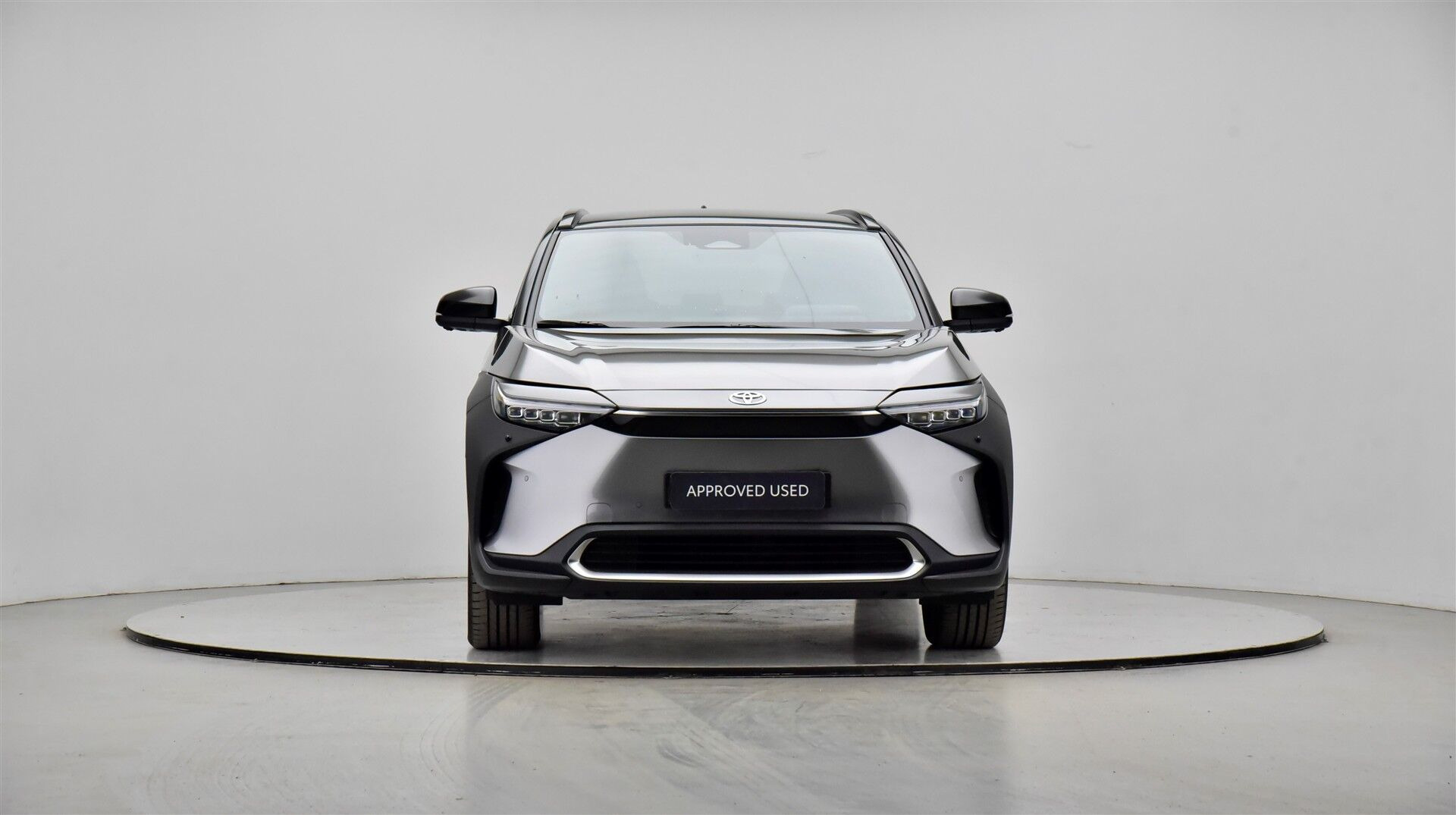 Grå Toyota BZ4X fra 2025
