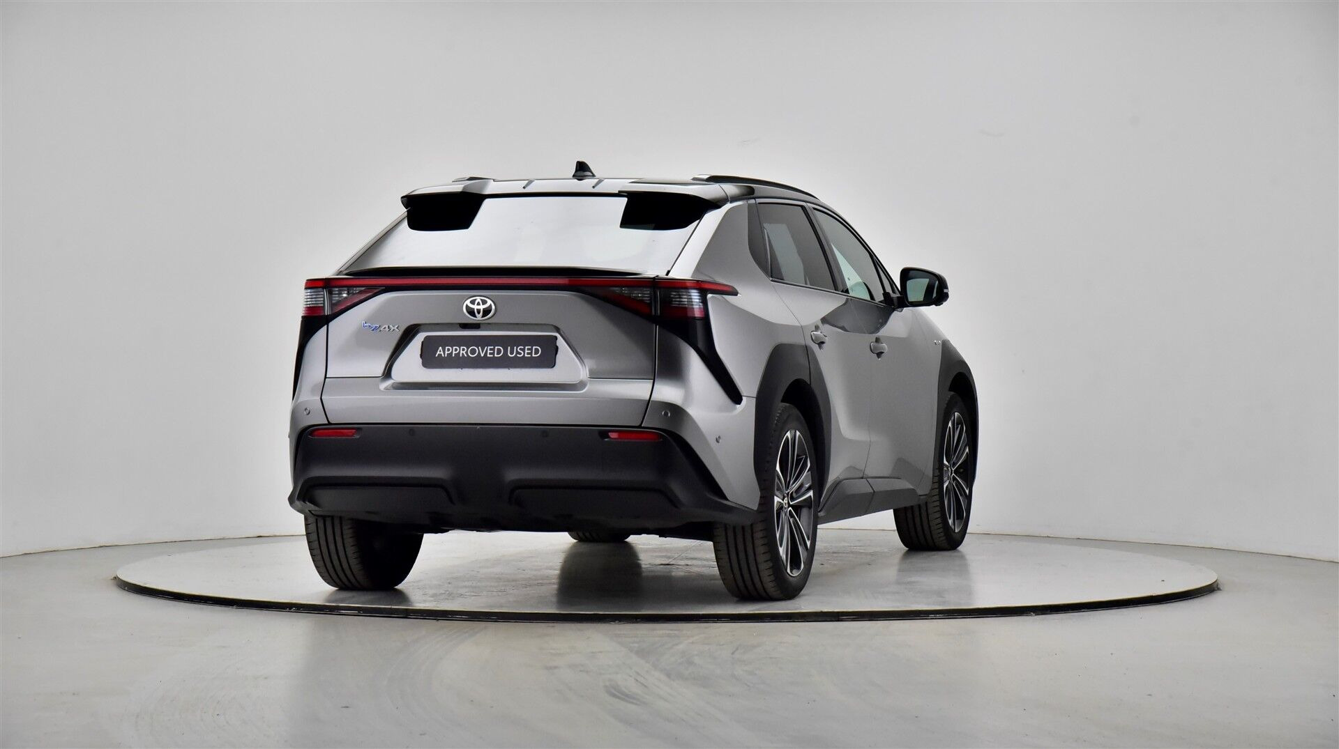 Grå Toyota BZ4X fra 2025
