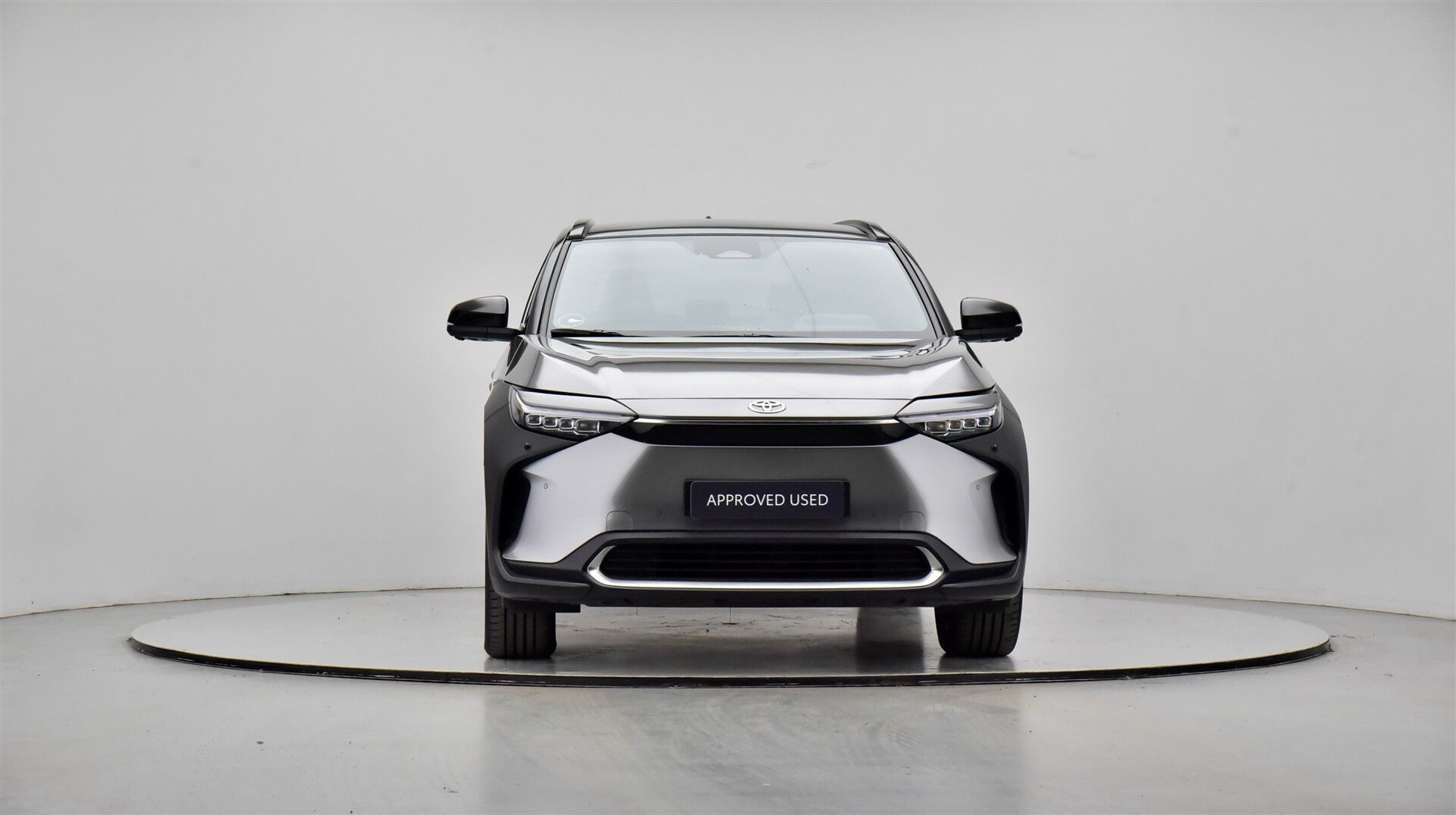 Grå Toyota BZ4X fra 2025