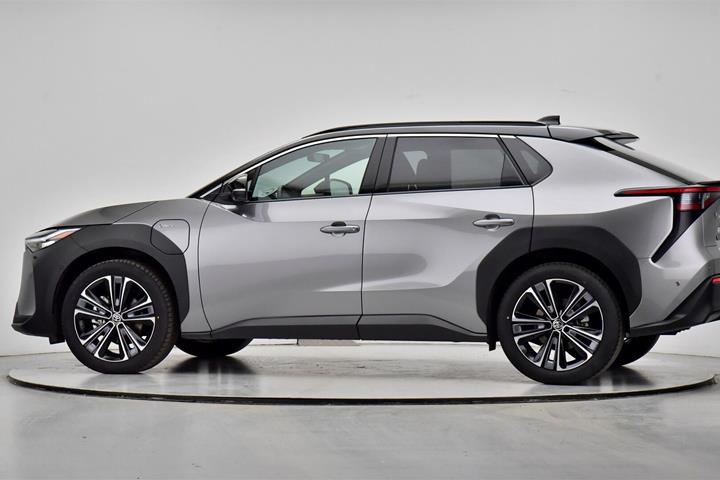 Grå Toyota BZ4X fra 2025