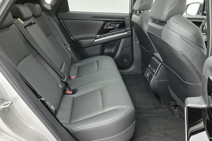 Hvid Toyota BZ4X fra 2025