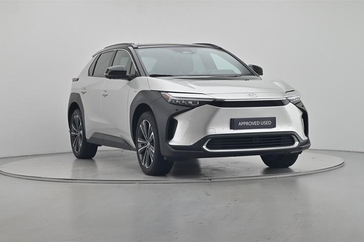 Hvid Toyota BZ4X fra 2025