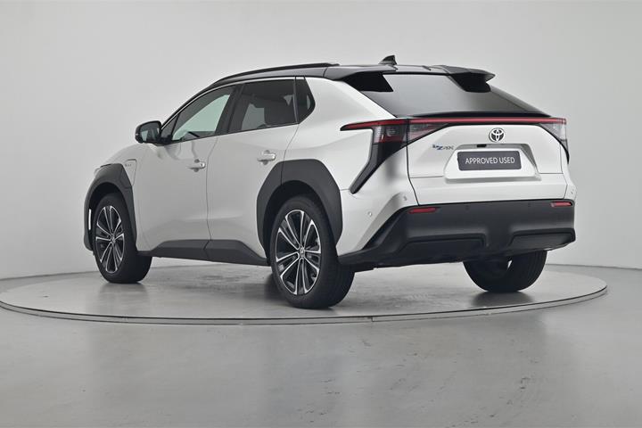 Hvid Toyota BZ4X fra 2025