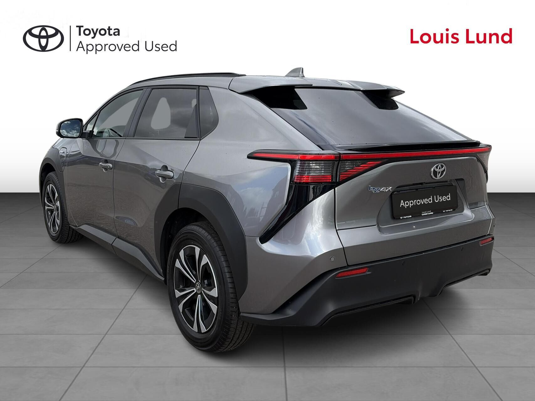 Grå Toyota BZ4X fra 2024