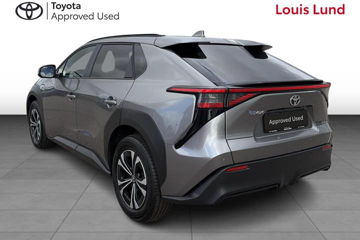 Grå Toyota BZ4X fra 2024