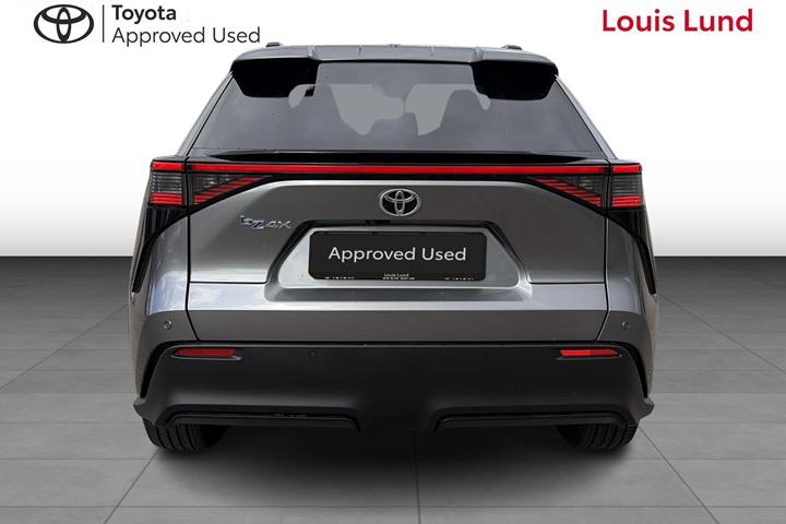 Grå Toyota BZ4X fra 2024