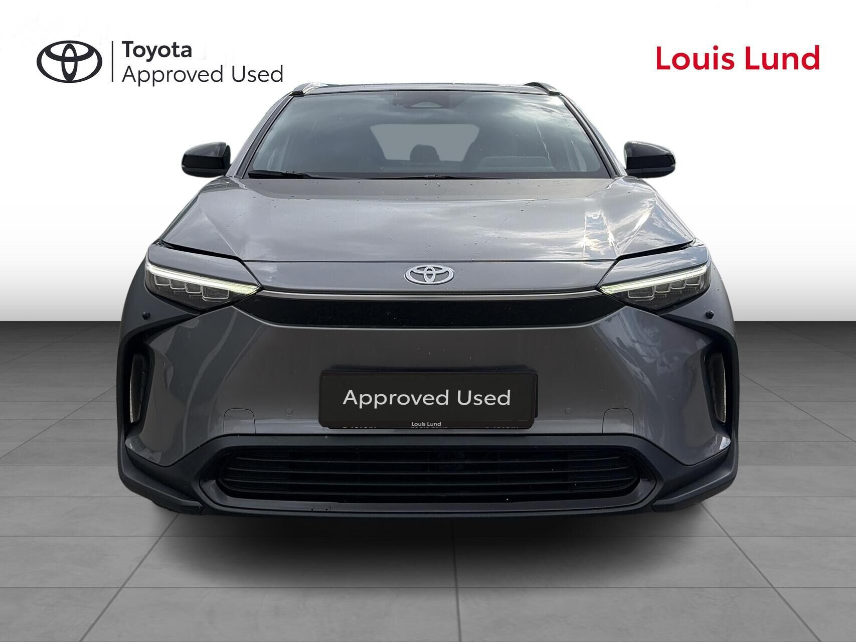 Grå Toyota BZ4X fra 2024