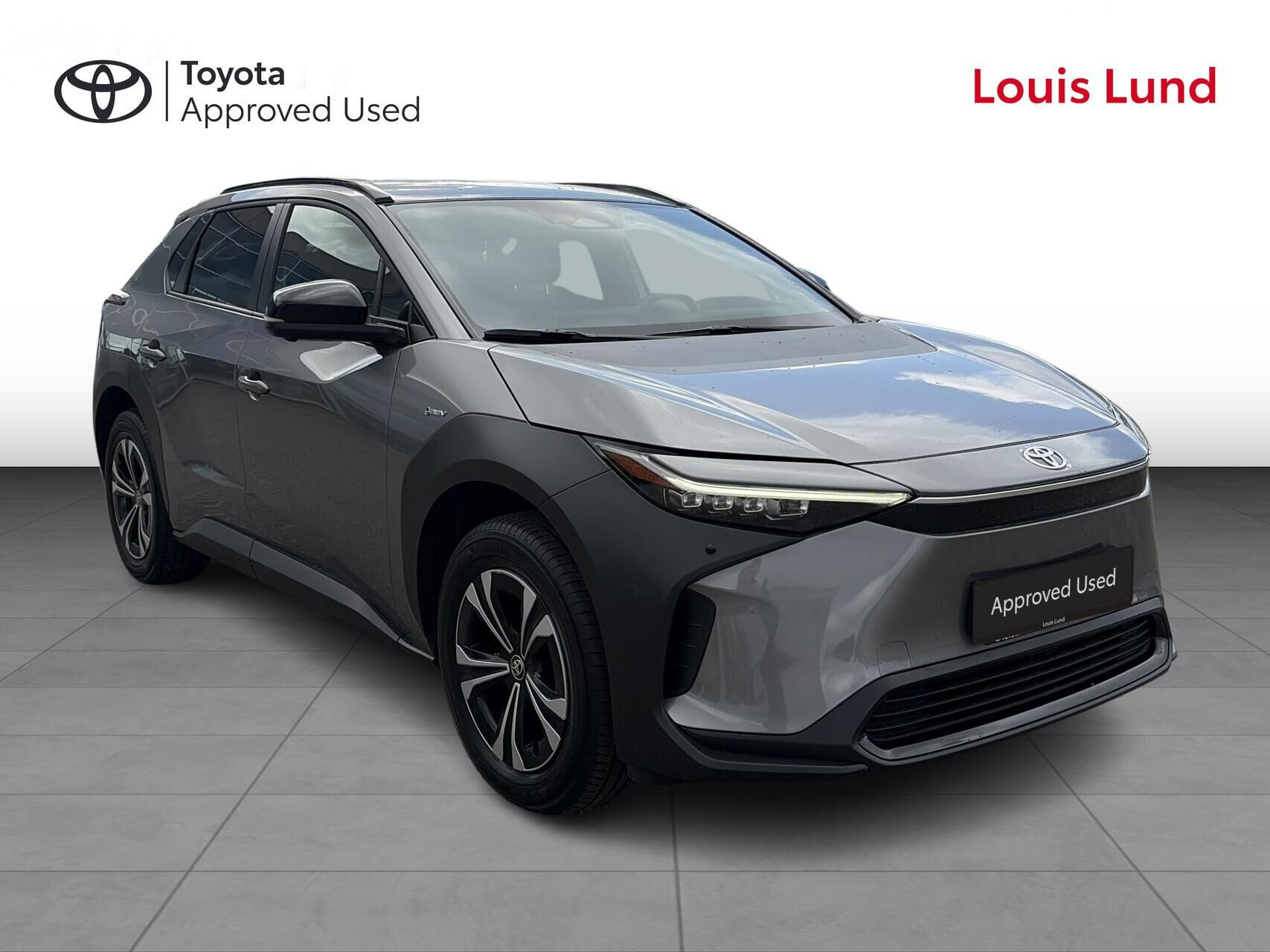 Grå Toyota BZ4X fra 2024