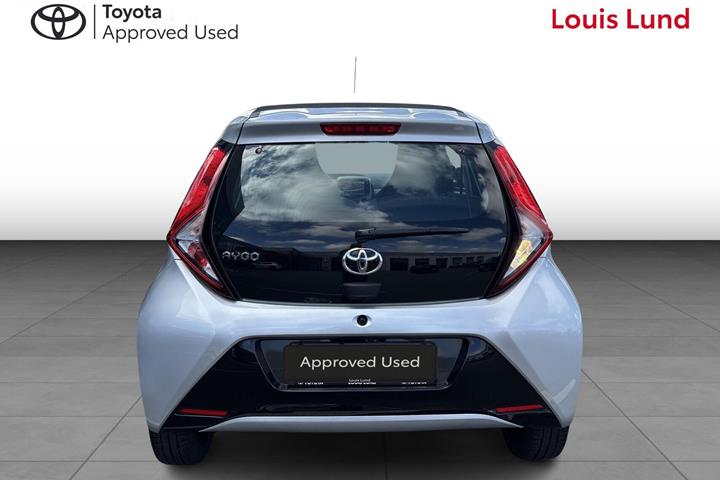 Sølv Toyota Aygo fra 2020