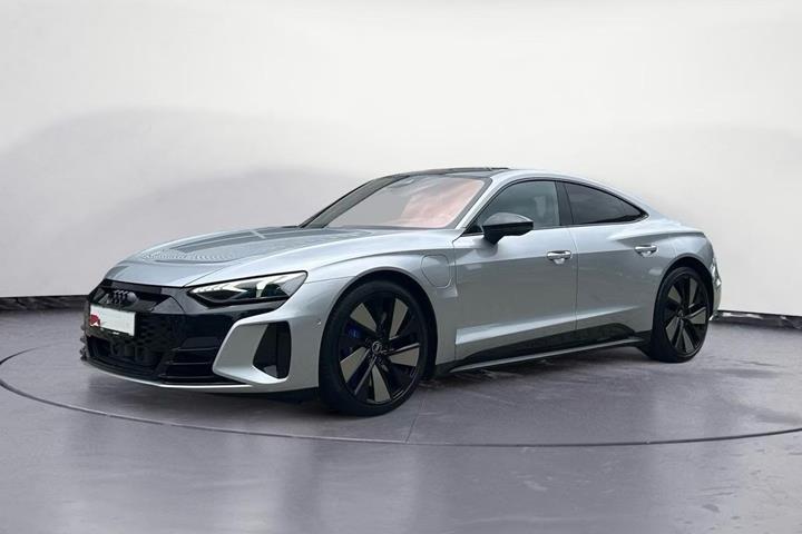 Sølv Audi RS e-tron GT fra 2022