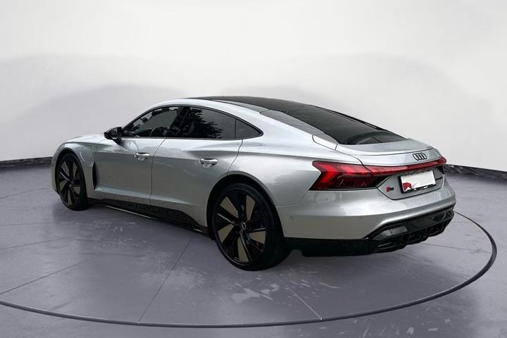 Sølv Audi RS e-tron GT fra 2022