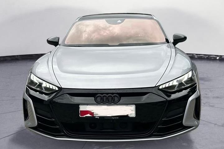 Sølv Audi RS e-tron GT fra 2022