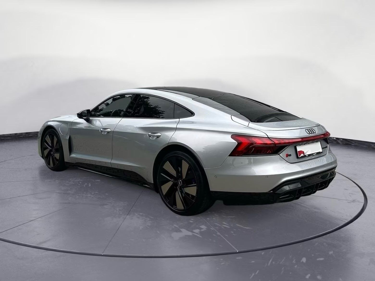 Sølv Audi RS e-tron GT fra 2022