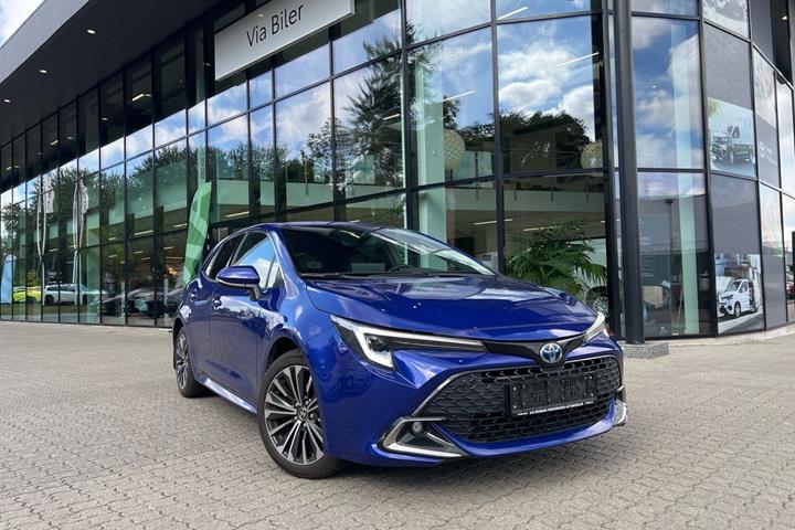 Blå Toyota Corolla fra 2023