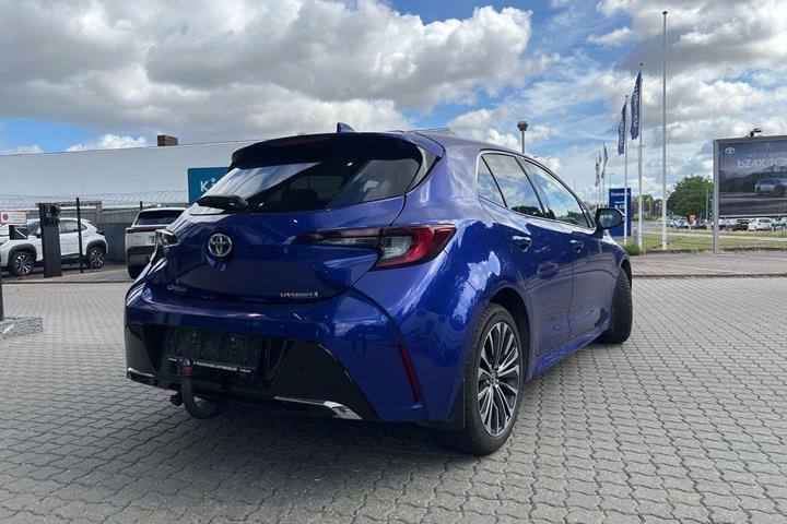 Blå Toyota Corolla fra 2023