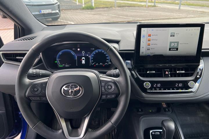 Blå Toyota Corolla fra 2023