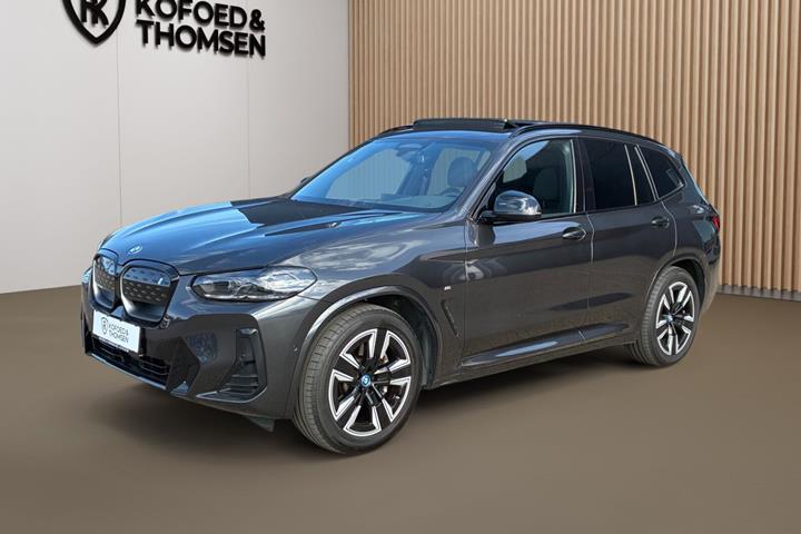 Grå BMW iX3 fra 2024