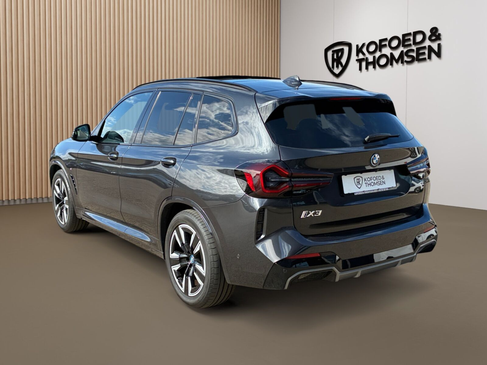 Grå BMW iX3 fra 2024