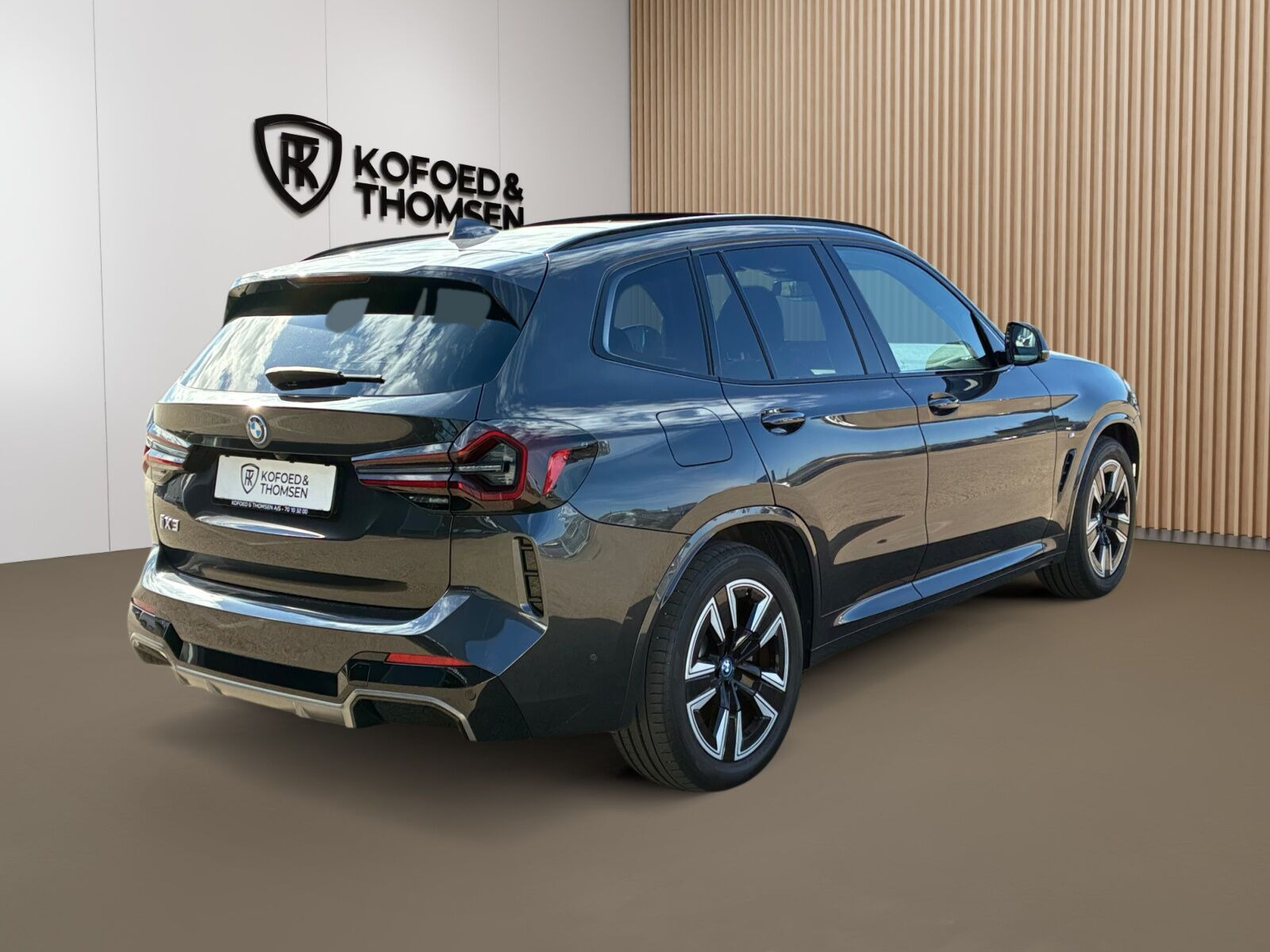 Grå BMW iX3 fra 2024