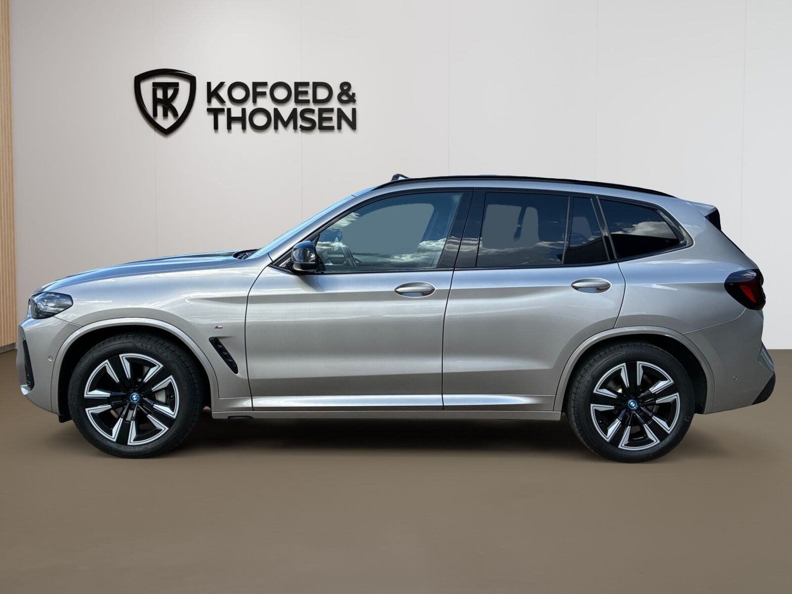 Grå BMW iX3 fra 2024