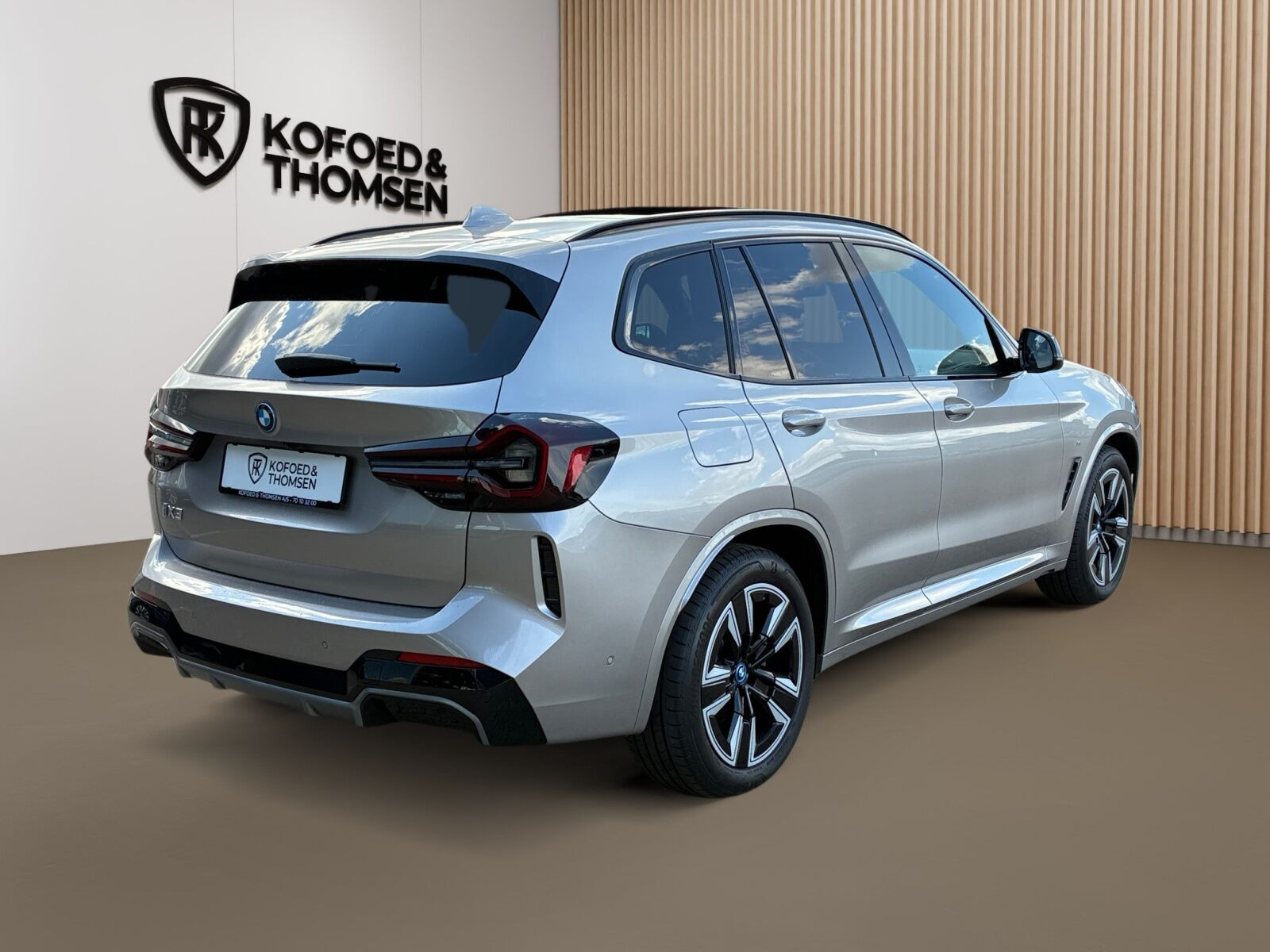 Grå BMW iX3 fra 2024