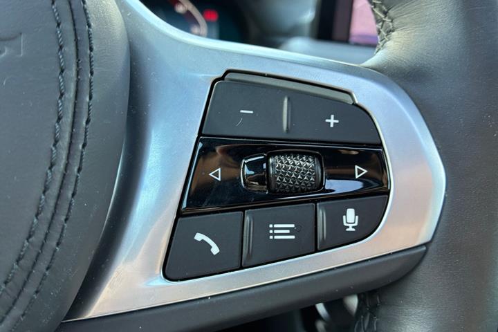Grå BMW iX3 fra 2024