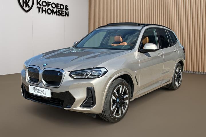 Sølv BMW iX3 fra 2024