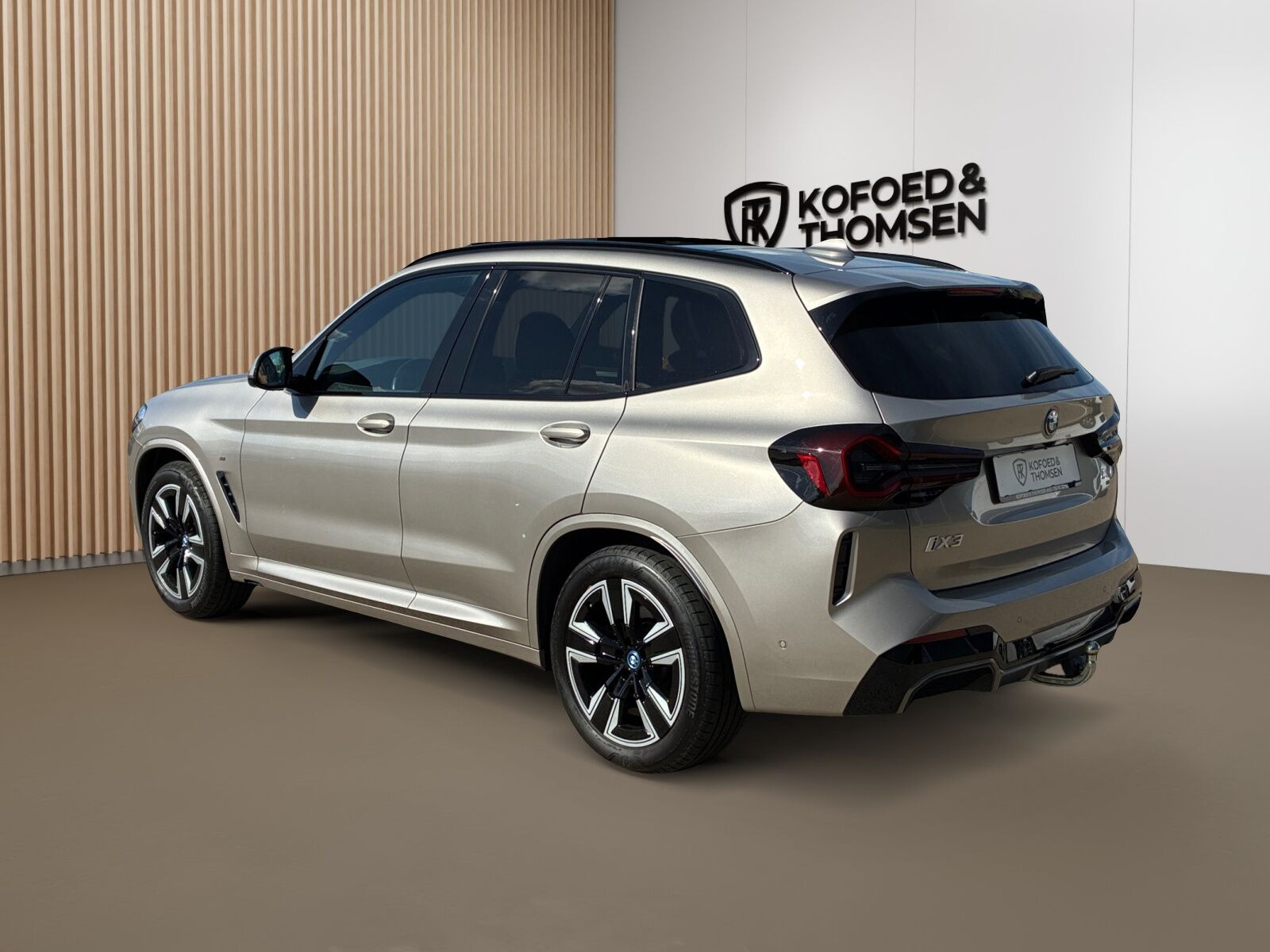 Sølv BMW iX3 fra 2024