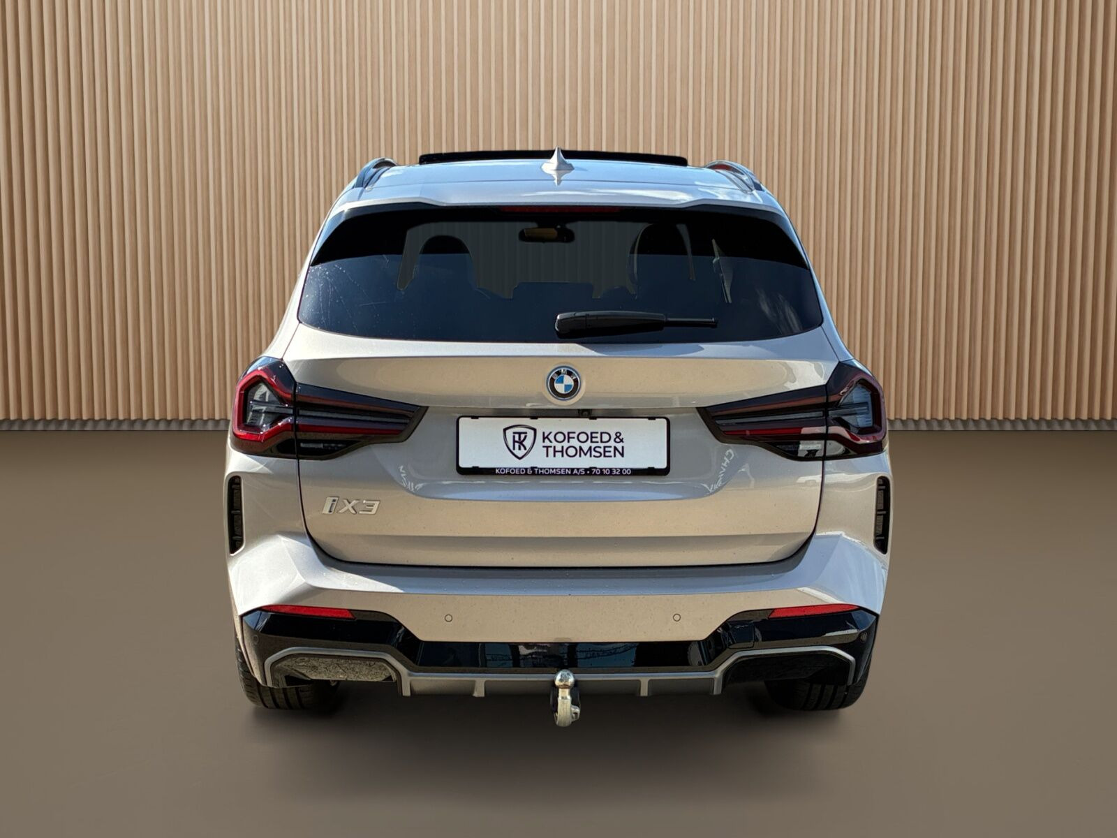 Sølv BMW iX3 fra 2024